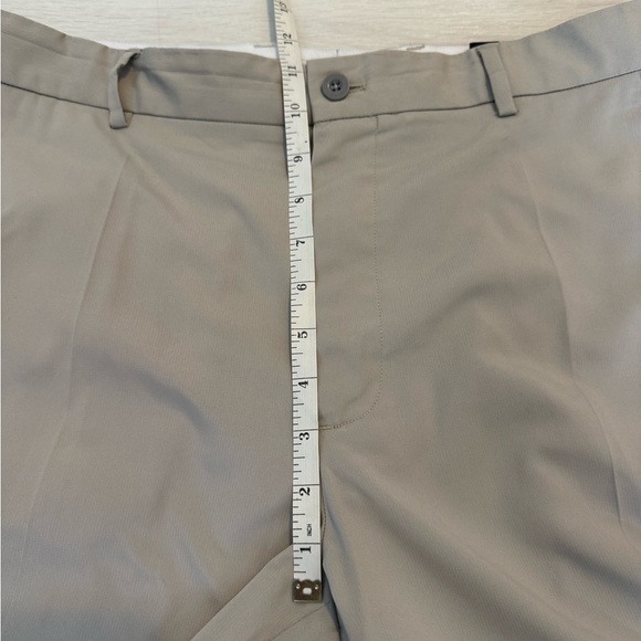 Greg Norman Men’s Golf Shorts - Picture 8 of 10